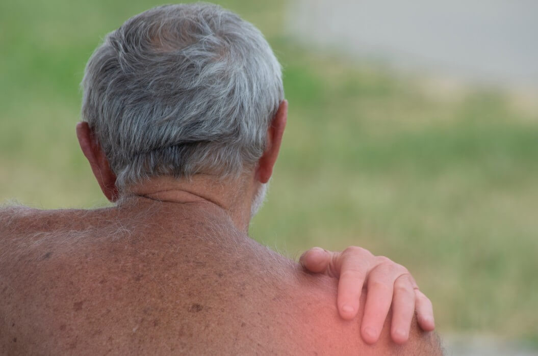 an-elderly-person-holds-a-hand-over-an-inflamed-shoulder-pain-inflammation-old-age-malaise-focus_t20_pRWOaj (1)