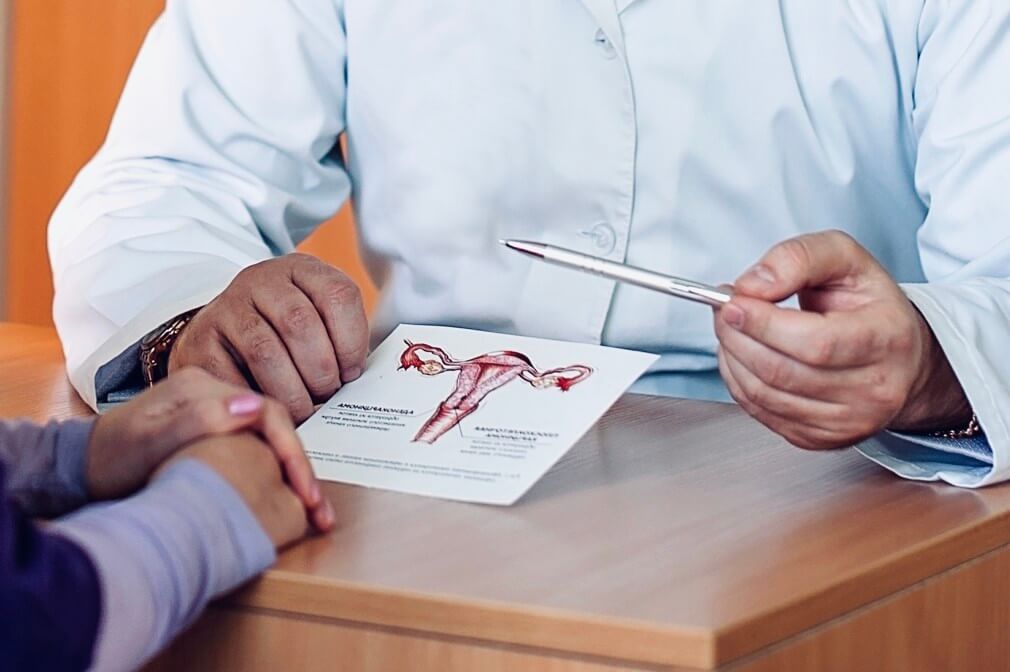 health-care-healthcare-and-medicine-womb-diagnostic-doctor-visit-at-the-doctor-gynecologist_t20_3g17Xo (1)